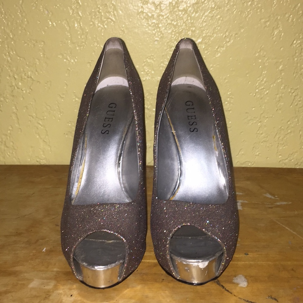 Size 7 Guess heels